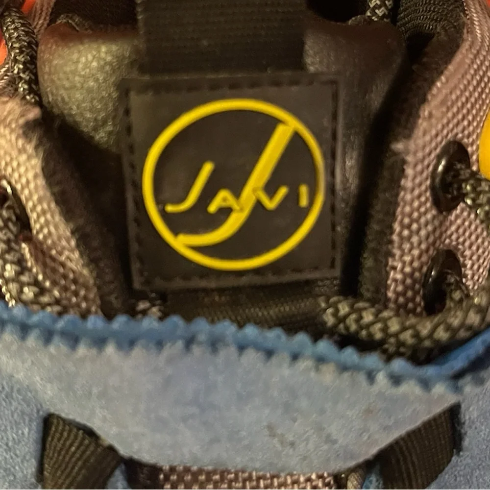 JAVI brand tennis shoes. NWOT.